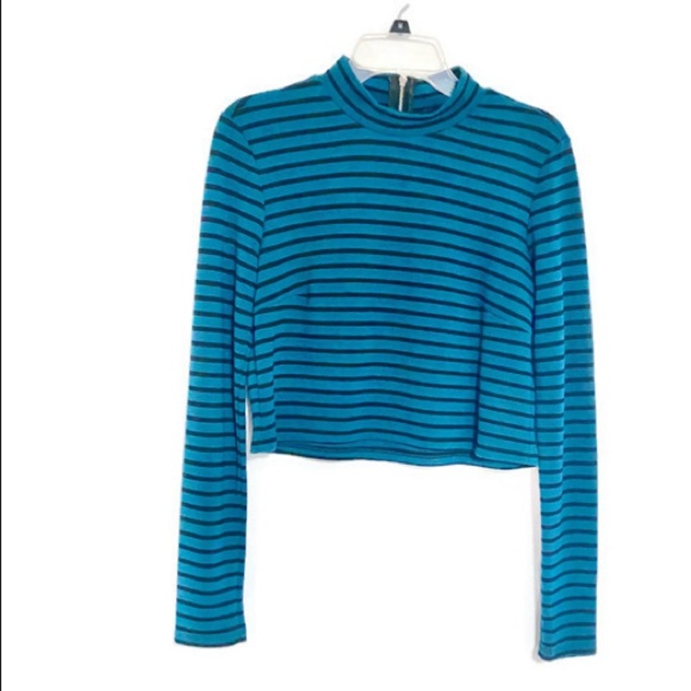 FOREVER 21 long sleeves mockneck cropped sweater